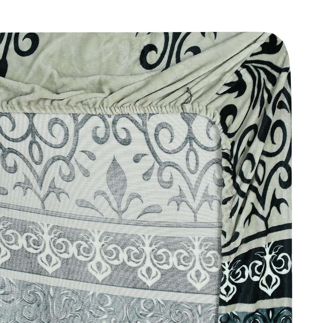 Woolen (78x72 Inch) Double Size Bedsheet With 2 Pillow Cover in Multicolor Image 2