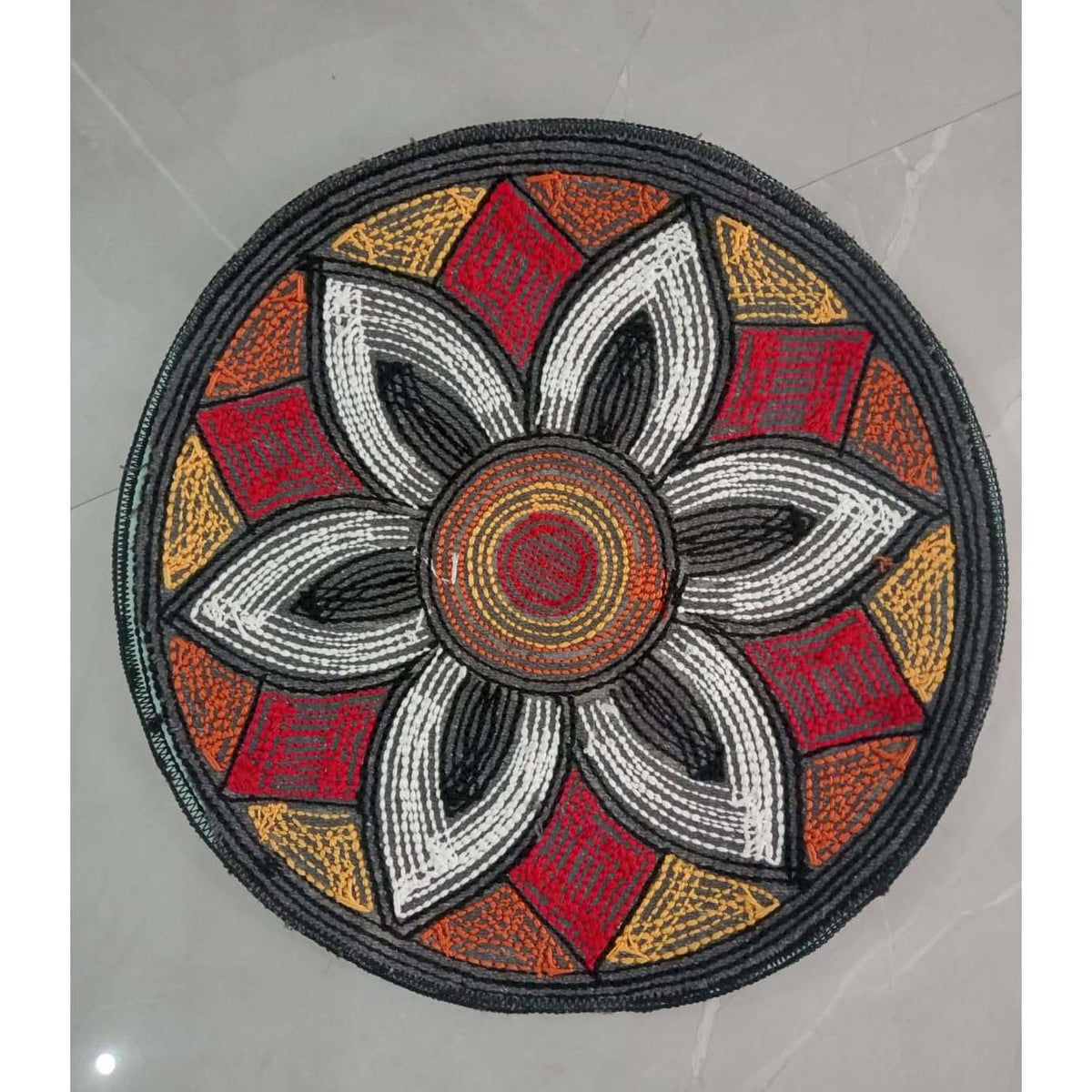 Polyester Anti-Slip Doormat for Home & Bathroom Entrance Multicolor round Mat (24 Inch) Image 4