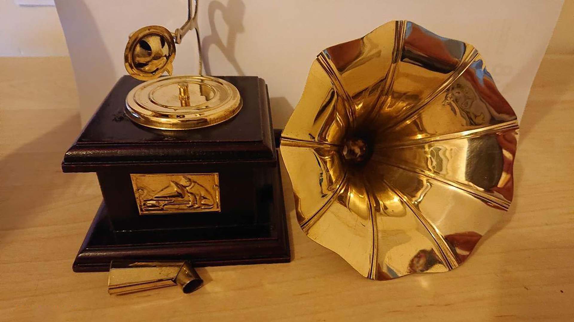 Gramophone Showpiece Model Dummy For Show Case And Home Decoration Gifts And Display Image 3
