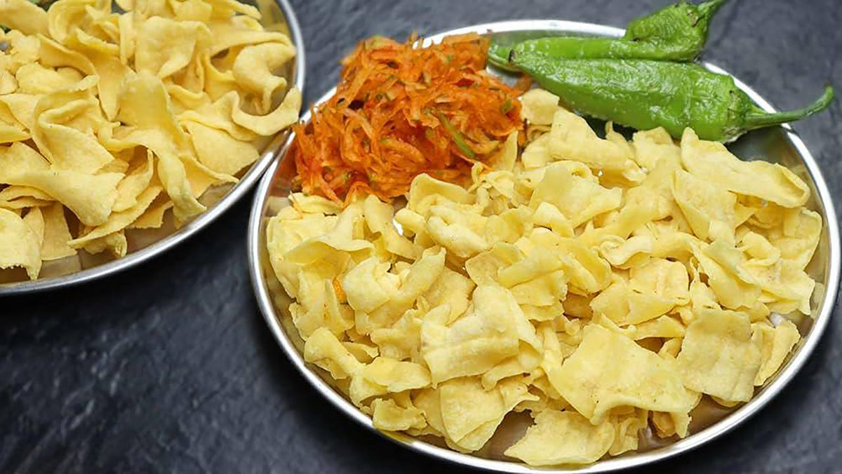 Papadi Namkeen gathiya fafda Jhara With Wooden Handle Deep Frying Basket Image 2